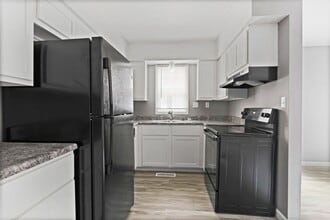 Spring Creek Townhomes in Springfield, IL - Building Photo - Building Photo