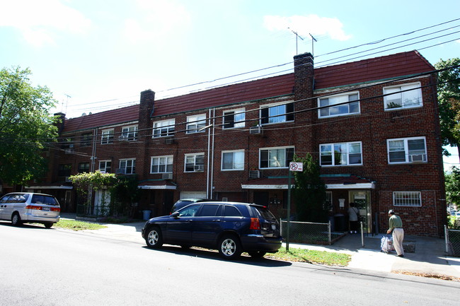 4134-4156 149th St in Flushing, NY - Foto de edificio - Building Photo