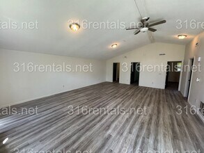 1500 E 10th St in Newton, KS - Building Photo - Building Photo