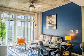 333 E Roosevelt St in Phoenix, AZ - Foto de edificio - Building Photo