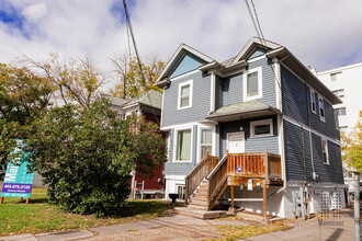 Avenue Houses in Calgary, AB - Building Photo - Building Photo