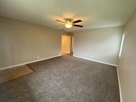 1602 Oak Chase Ct, Unit 8 in Pearland, TX - Building Photo