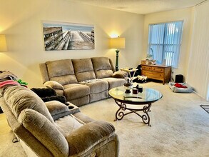 7831 Granville Dr in Tamarac, FL - Building Photo - Building Photo