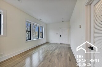 2553 W Hirsch St, Unit 2C in Chicago, IL - Building Photo - Building Photo