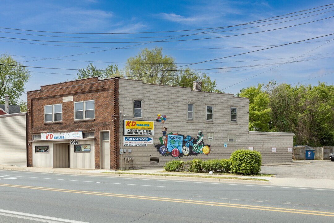 2040 S Burdick St in Kalamazoo, MI - Building Photo