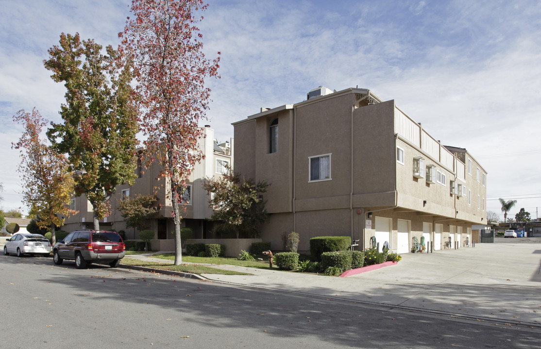 324-344 S Walnut Ave in Brea, CA - Building Photo