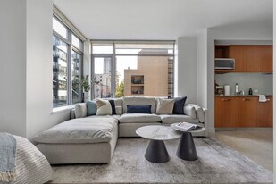 1028 Barclay St in Vancouver, BC - Building Photo