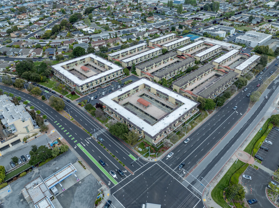 The Admiralty in Foster City, CA - Building Photo