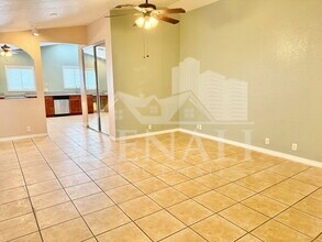 3943 W Whispering Wind Dr in Glendale, AZ - Building Photo - Building Photo