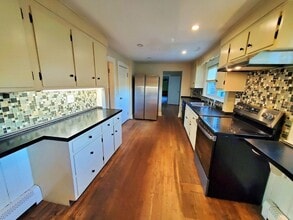 450 Oak St in East Bridgewater, MA - Building Photo - Building Photo