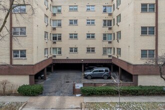 Thatcher Woods Apartments in Elmwood Park, IL - Foto de edificio - Building Photo