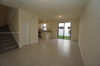 10911 W 33rd Ln in Hialeah, FL - Building Photo - Building Photo