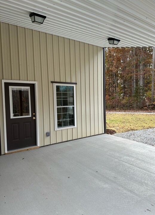 870 Evans Mill Rd in Dillwyn, VA - Building Photo