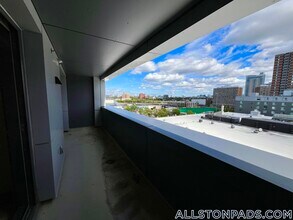 1079 Commonwealth Ave in Boston, MA - Building Photo - Building Photo
