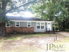703 Ikes Rd in Taylors, SC - Building Photo