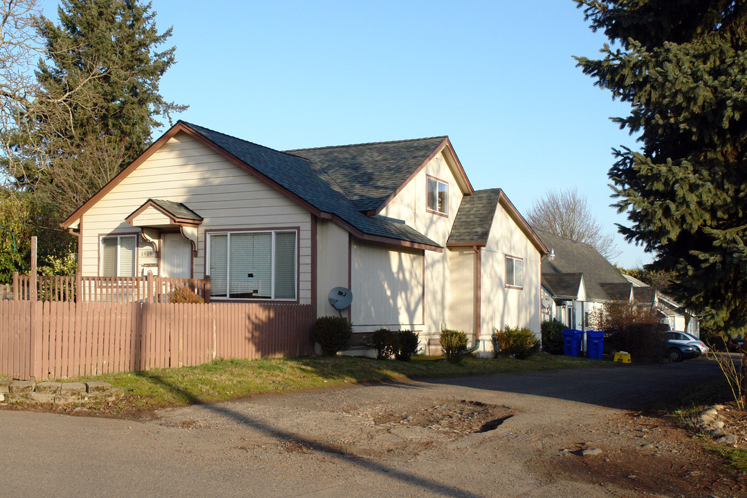 2 Sfrs & 1 Triplex in Portland, OR - Building Photo