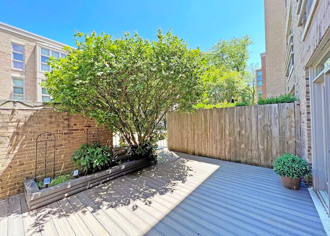2345 N Wayne Ave in Chicago, IL - Building Photo - Building Photo