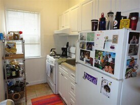 69 Raymond Ave, Unit 1R in Somerville, MA - Building Photo