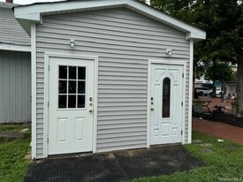 26 Main St in Kings Park, NY - Building Photo