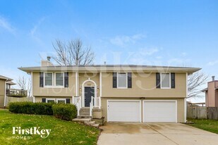 709 E 16th St in Kearney, MO - Building Photo