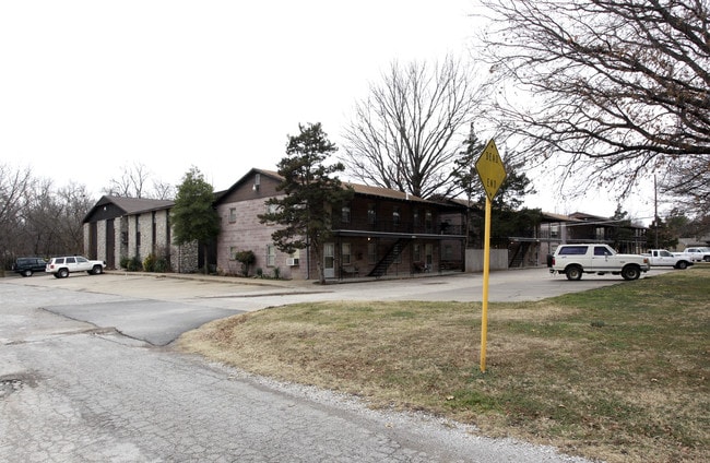 Wolf Creek Apartments in Bartlesville, OK - Foto de edificio - Building Photo