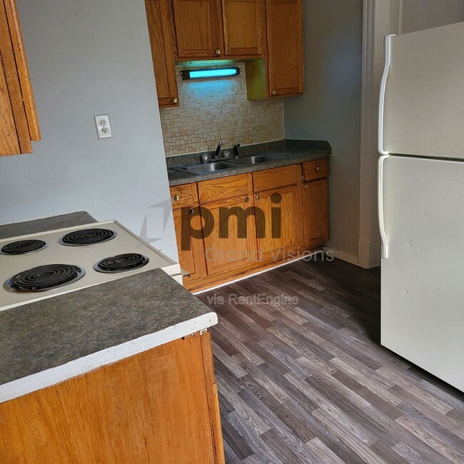 852 W Waggoner St in Decatur, IL - Building Photo - Building Photo