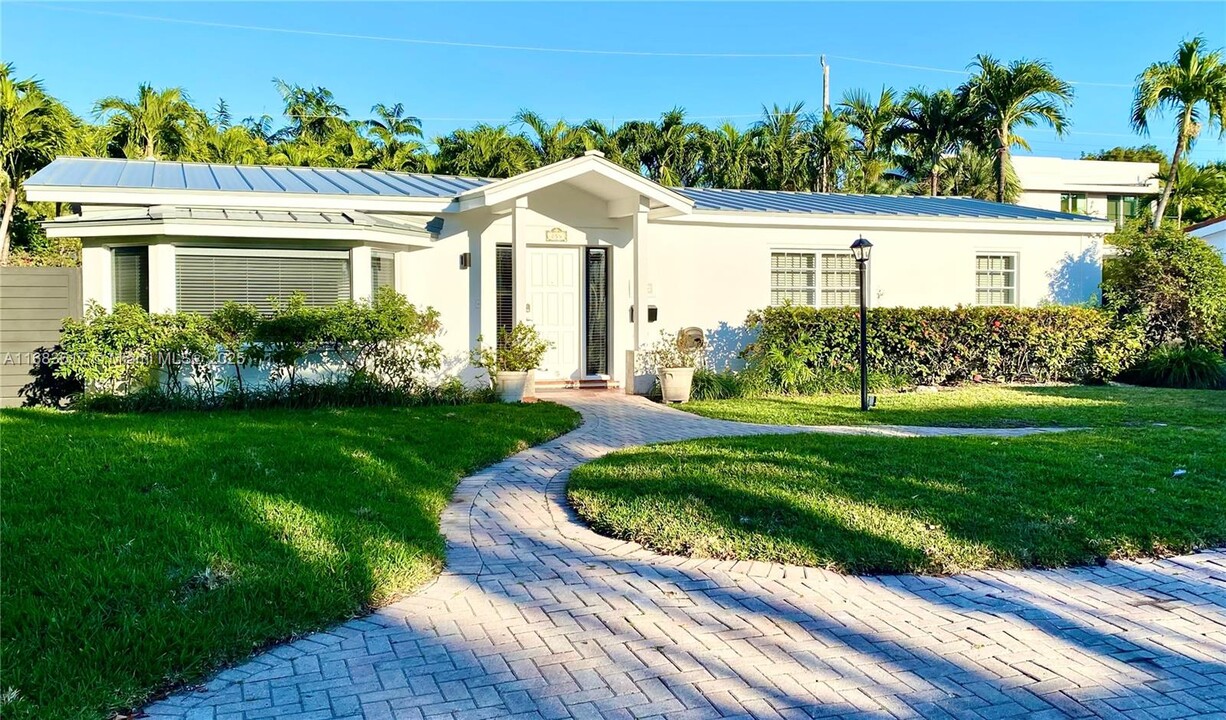 255 Ridgewood Rd in Key Biscayne, FL - Building Photo