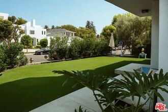 501 S Gretna Green Way in Los Angeles, CA - Building Photo - Building Photo