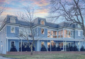 264 Riverside Ave in Westport, CT - Building Photo
