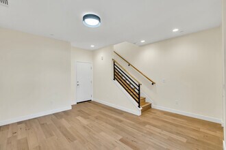 2370 Filbert St, Unit 2370 Filbert St in Oakland, CA - Building Photo - Building Photo