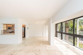 590 Ocean Dr in Key Biscayne, FL - Building Photo - Building Photo