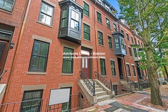 211 W Springfield St, Unit 1 in Boston, MA - Foto de edificio - Building Photo