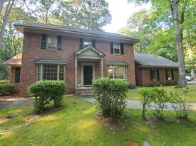 225 Woodglen Dr in Fayetteville, NC - Building Photo