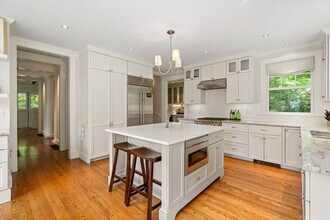 23 Chestnut St in Wellesley, MA - Building Photo - Building Photo