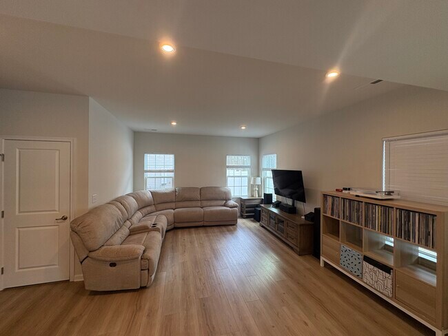 3250 Streamside Dr in Davidson, NC - Building Photo - Building Photo