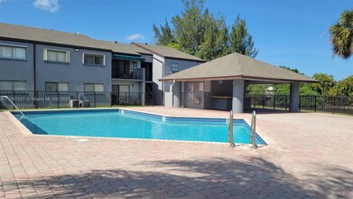 7405 SW 152nd Ave in Miami, FL - Building Photo - Building Photo