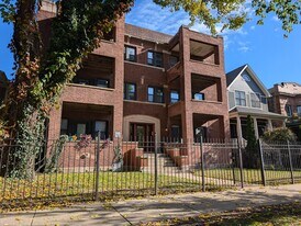 4425 N Paulina St, Unit 4421-2 in Chicago, IL - Building Photo