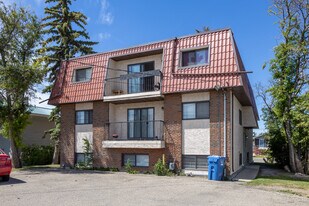 5911 51 Av in Red Deer, AB - Building Photo