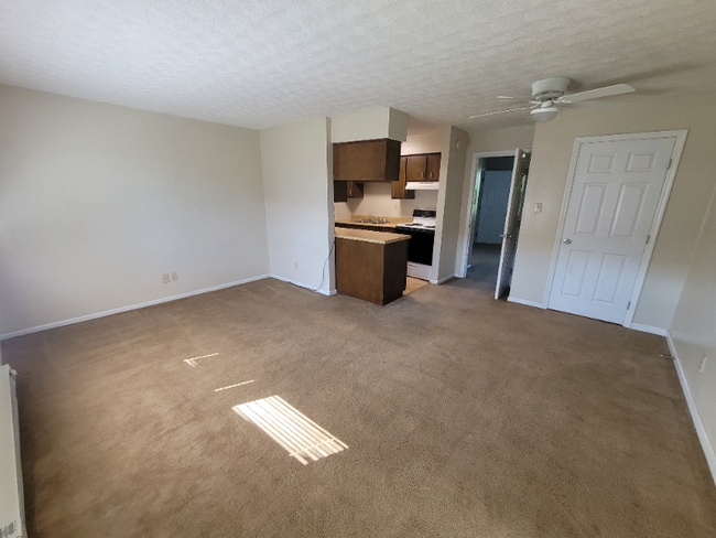 1310 Louisville Rd in Frankfort, KY - Foto de edificio - Building Photo