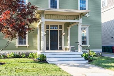 408 E Merrimack St, Unit 2 in Lowell, MA - Foto de edificio - Building Photo