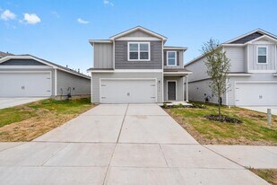 3875 Trail de Paris in New Braunfels, TX - Building Photo