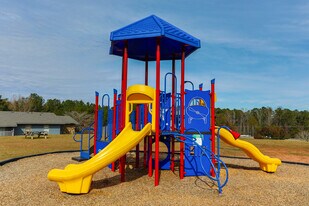 The Reserve at Opelika in Opelika, AL - Building Photo