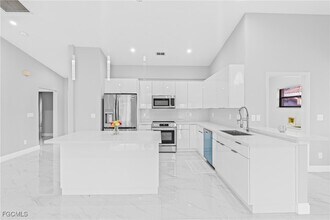 12630 Kelly Palm Dr in Ft. Myers, FL - Foto de edificio - Building Photo