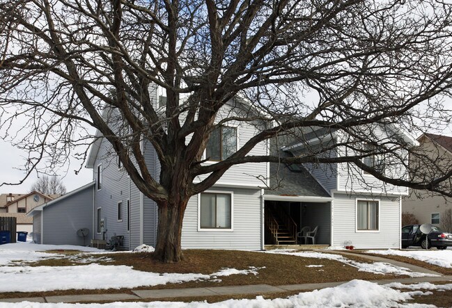 5808 Ryewyck Dr in Toledo, OH - Foto de edificio - Building Photo