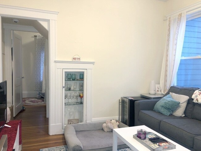 436 Medford St, Unit #1 in Somerville, MA - Building Photo - Building Photo