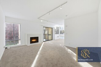 916 Beach Park Blvd in Foster City, CA - Building Photo - Building Photo