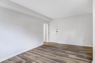 4465 MacArthur Blvd NW in Washington, DC - Foto de edificio - Building Photo