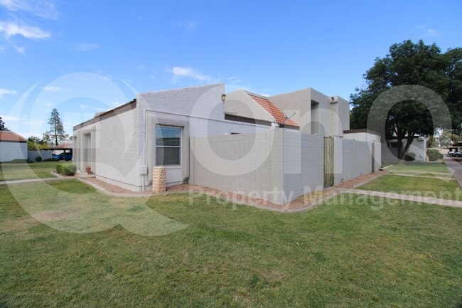 928 E Diamond Dr in Tempe, AZ - Building Photo - Building Photo