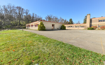 3290 Crestview Dr in North Versailles, PA - Building Photo - Building Photo