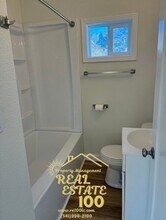 2633 NE Holmes Rd in Lincoln City, OR - Building Photo - Building Photo